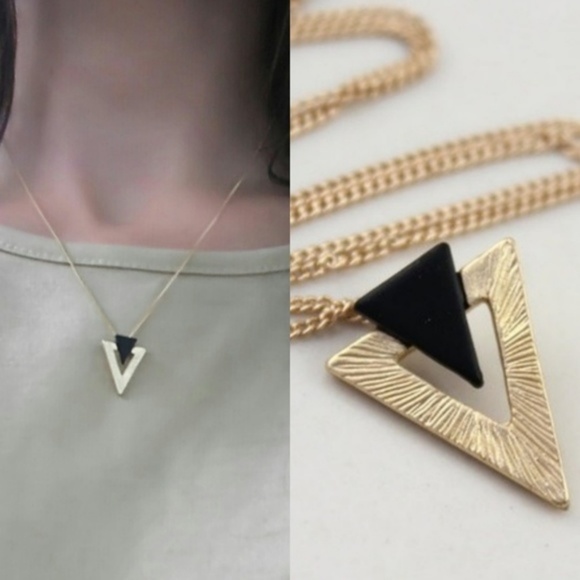 Dainty black and gold triangle necklace - Picture 3 of 5